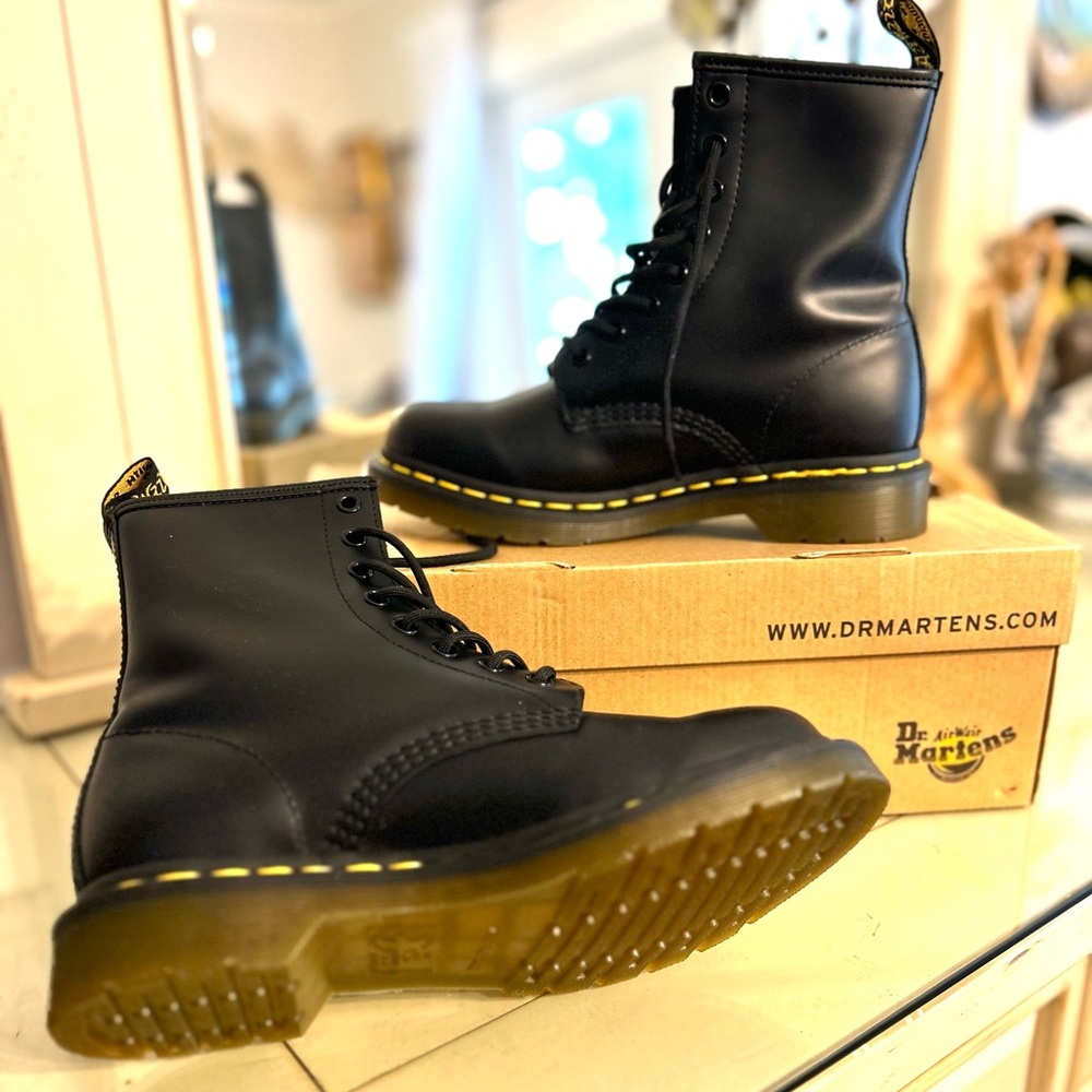 NIB 1460 WOMEN'S SMOOTH LEATHER LACE UP BOOTS